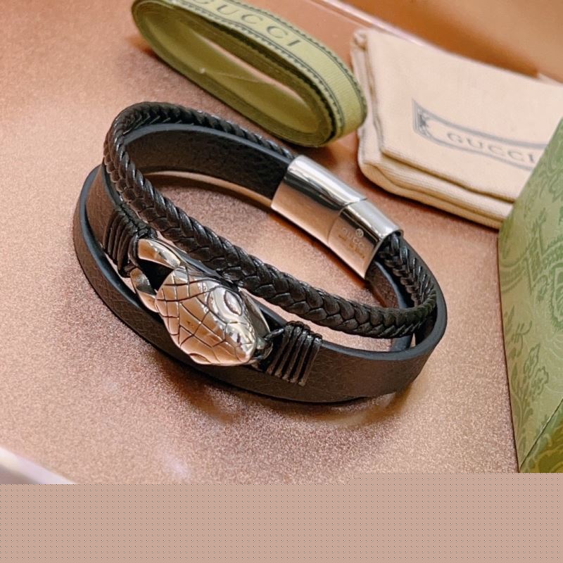 G*u*i bracelets